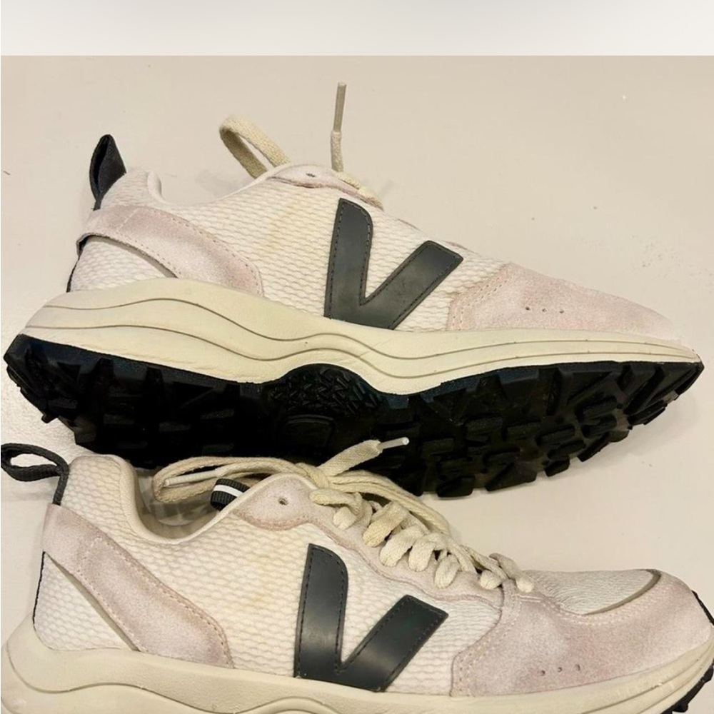 Veja Women's Cream and Black Sneakers